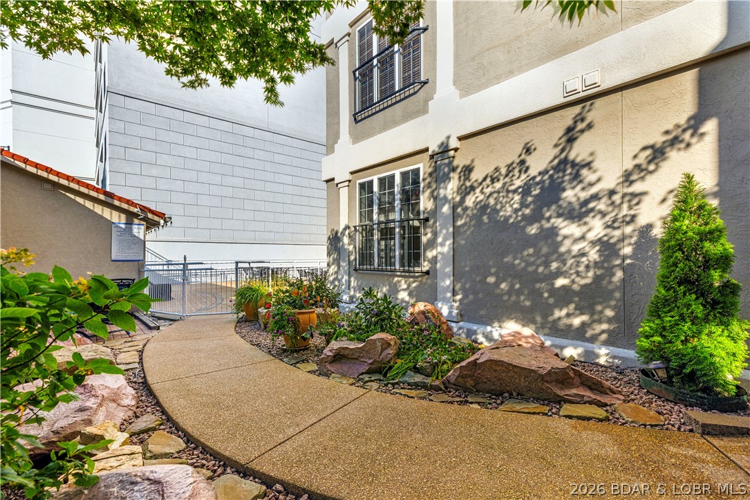 Majestic Pointe Condominium - Residential