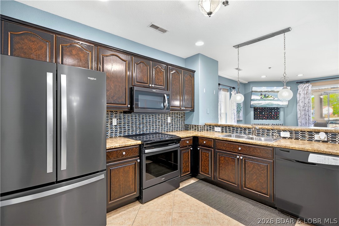 Majestic Pointe Condominium - Residential