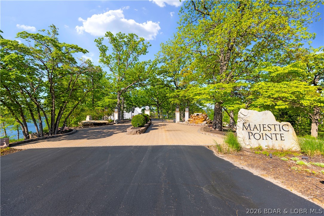 Majestic Pointe Condominium - Residential