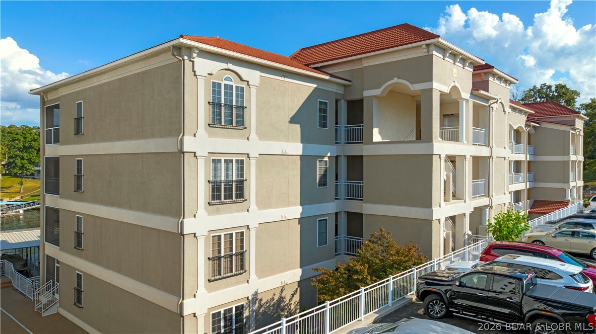 Majestic Pointe Condominium - Residential