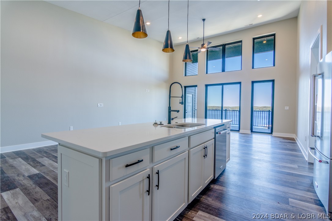 Lake Ozark, Missouri 65049, United States, 3 Bedrooms Bedrooms, ,3 BathroomsBathrooms,Residential,Contingent,60182