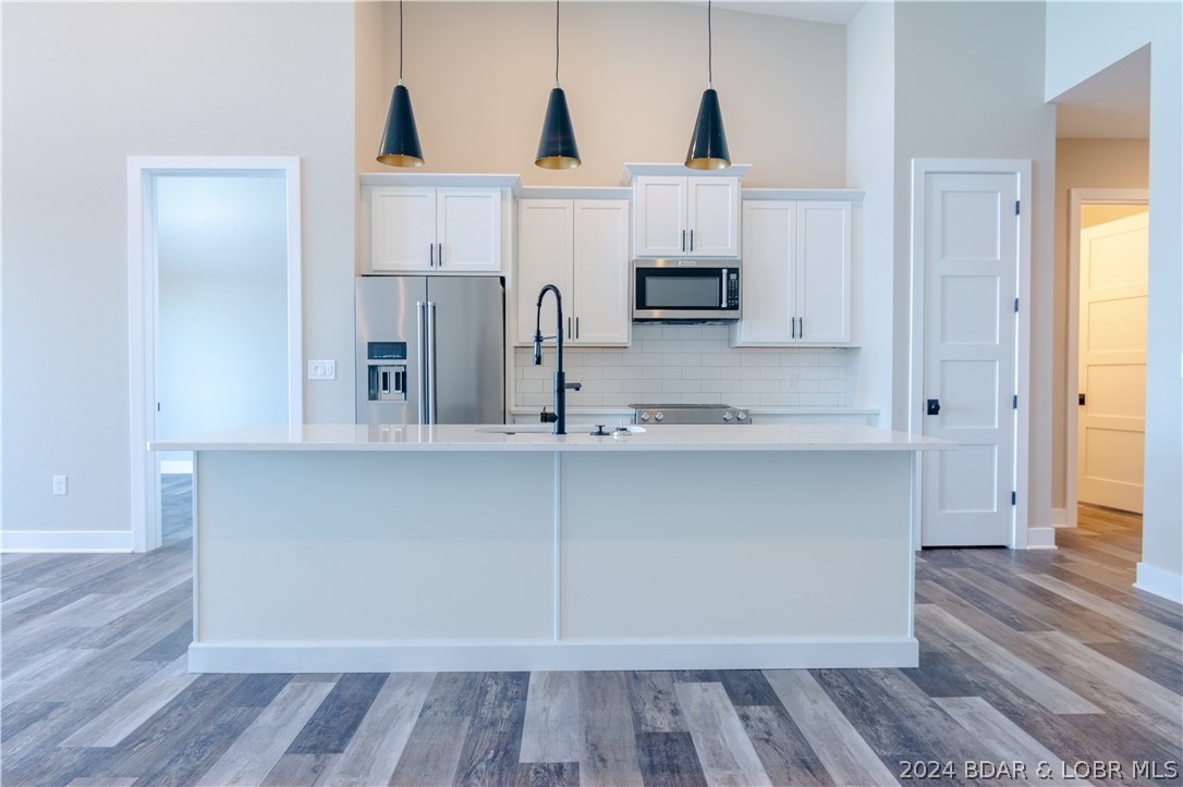 Lake Ozark, Missouri 65049, United States, 3 Bedrooms Bedrooms, ,3 BathroomsBathrooms,Residential,Contingent,60182