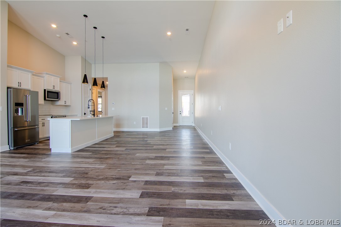 Lake Ozark, Missouri 65049, United States, 3 Bedrooms Bedrooms, ,3 BathroomsBathrooms,Residential,Contingent,60182