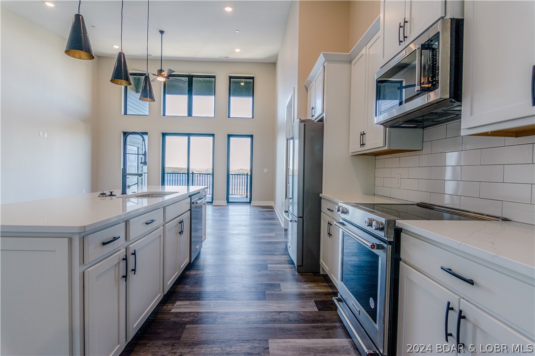 Lake Ozark, Missouri 65049, United States, 3 Bedrooms Bedrooms, ,3 BathroomsBathrooms,Residential,Contingent,60182