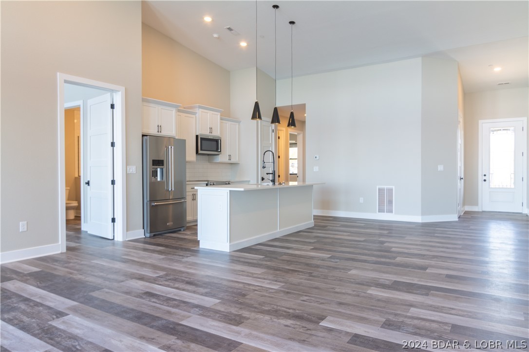 Lake Ozark, Missouri 65049, United States, 3 Bedrooms Bedrooms, ,3 BathroomsBathrooms,Residential,Contingent,60182