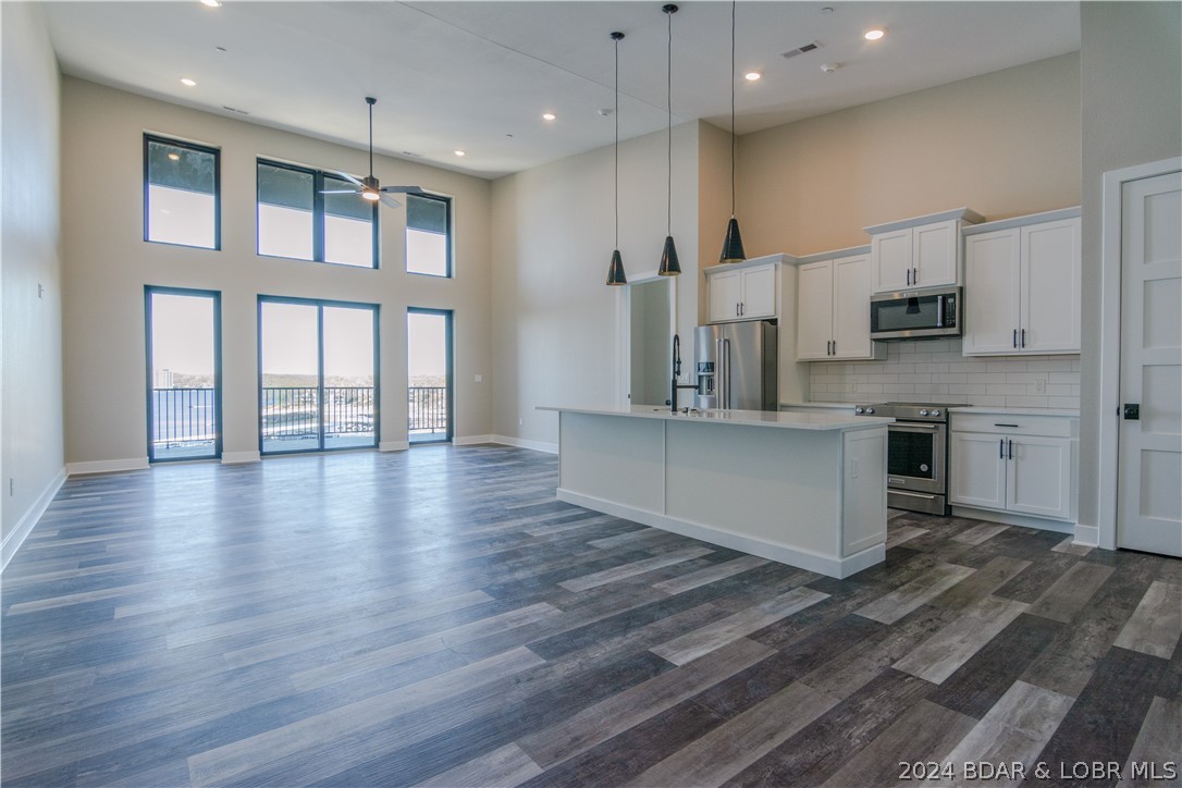 Lake Ozark, Missouri 65049, United States, 3 Bedrooms Bedrooms, ,3 BathroomsBathrooms,Residential,Contingent,60182