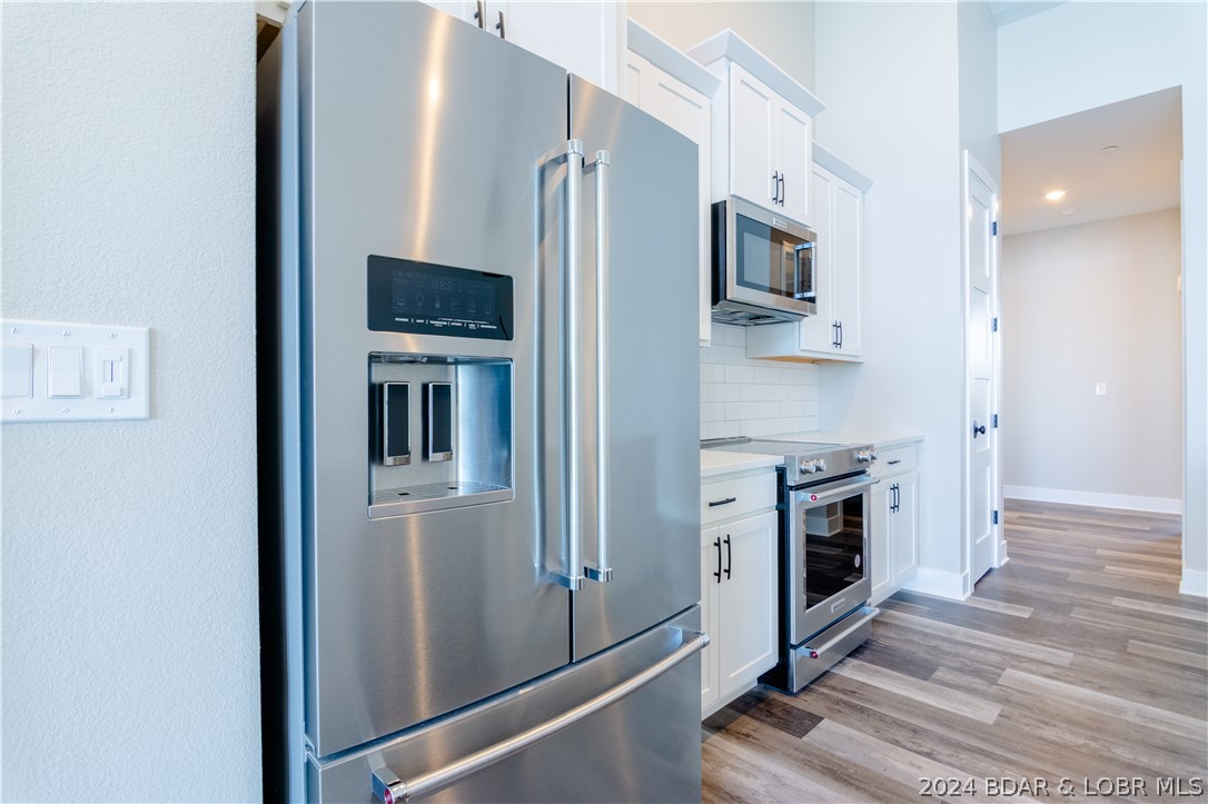 Lake Ozark, Missouri 65049, United States, 3 Bedrooms Bedrooms, ,3 BathroomsBathrooms,Residential,Contingent,60182