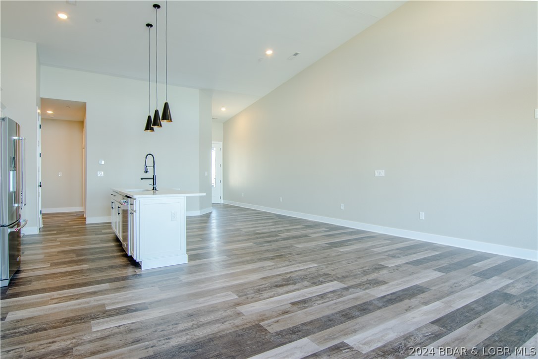 Lake Ozark, Missouri 65049, United States, 3 Bedrooms Bedrooms, ,3 BathroomsBathrooms,Residential,Contingent,60182