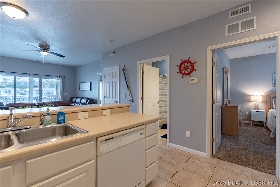 Robins at the Waters Edge Condominium - Residential