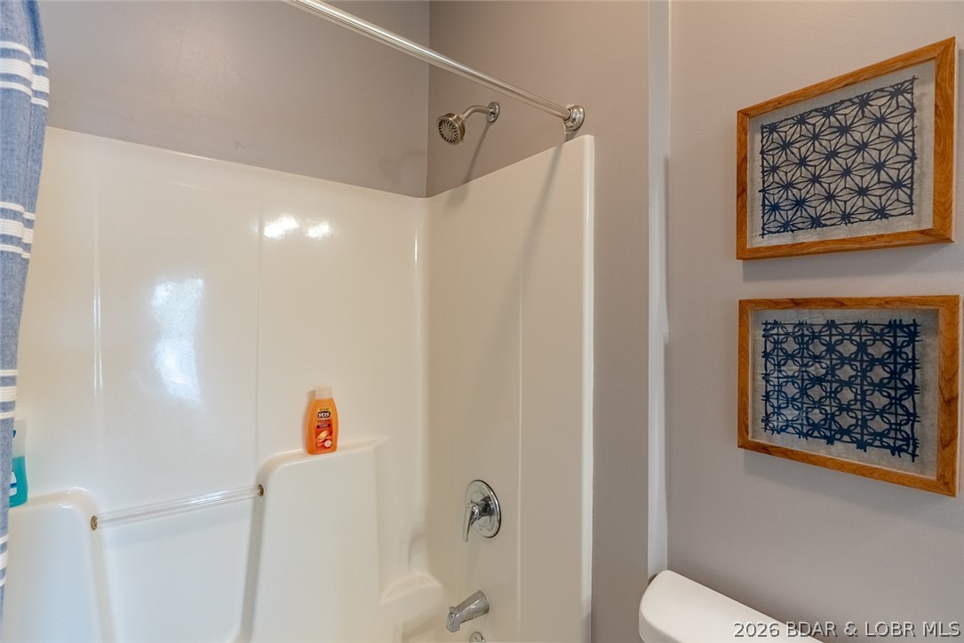 Robins at the Waters Edge Condominium - Residential