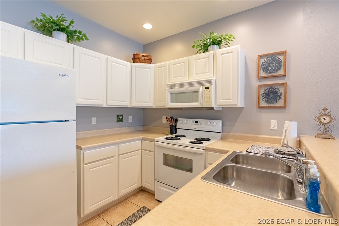 Robins at the Waters Edge Condominium - Residential