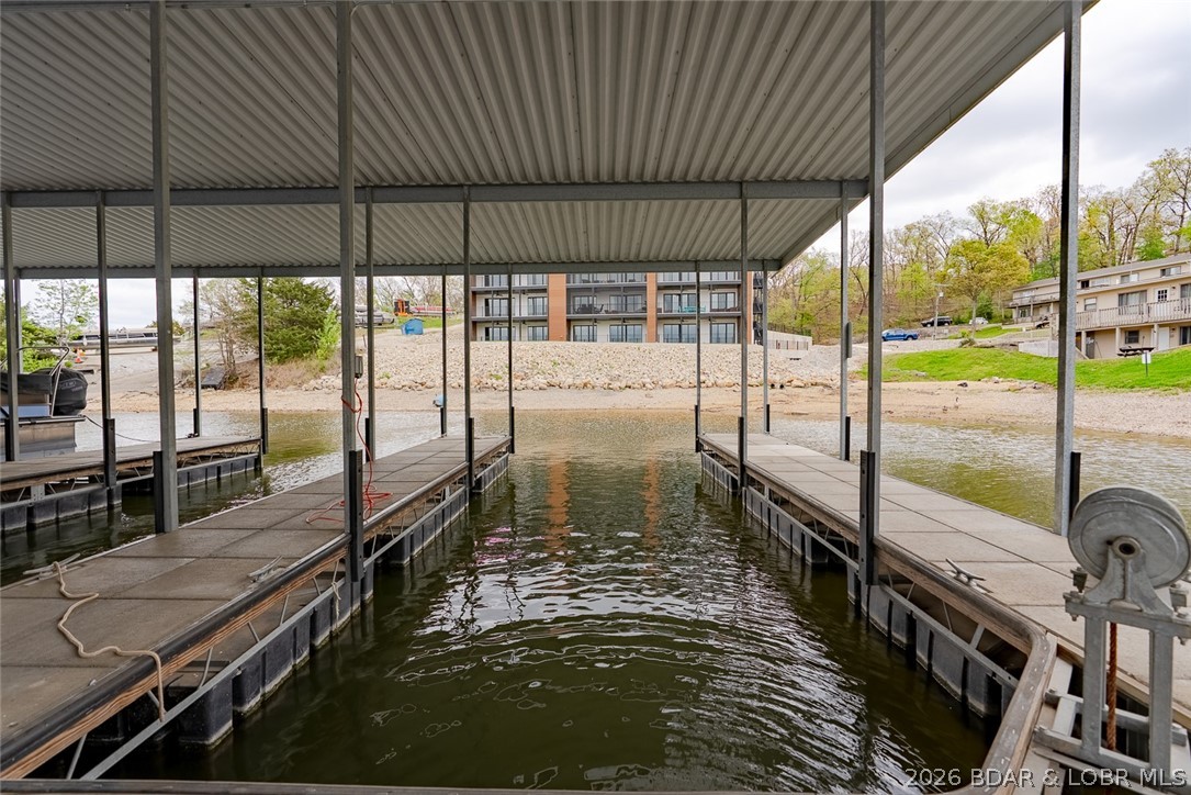Robins at the Waters Edge Condominium - Residential