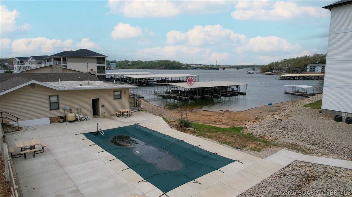 Robins at the Waters Edge Condominium - Residential