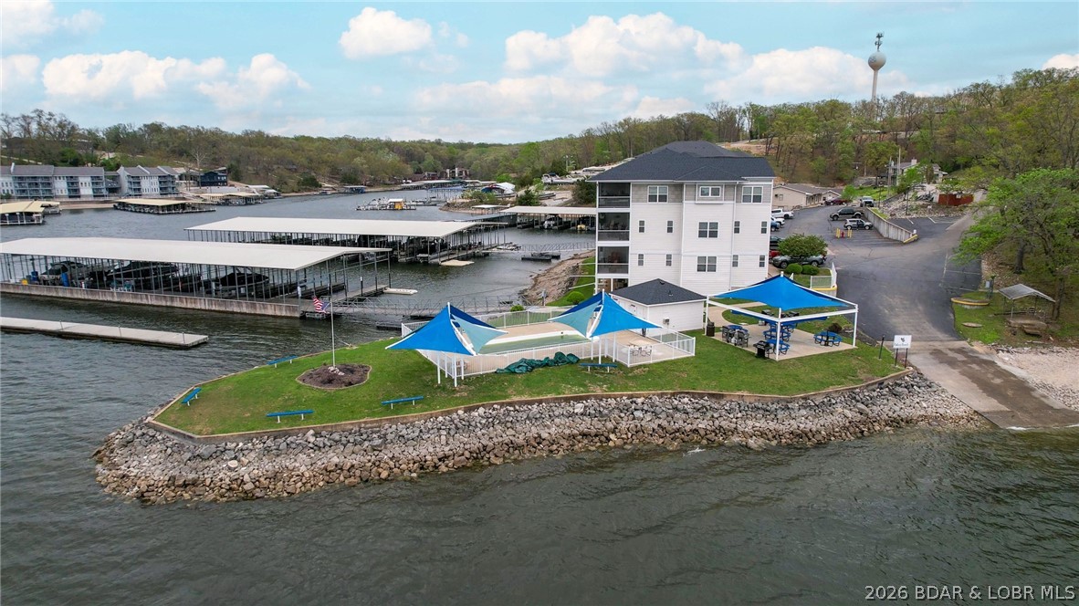 Robins at the Waters Edge Condominium - Residential