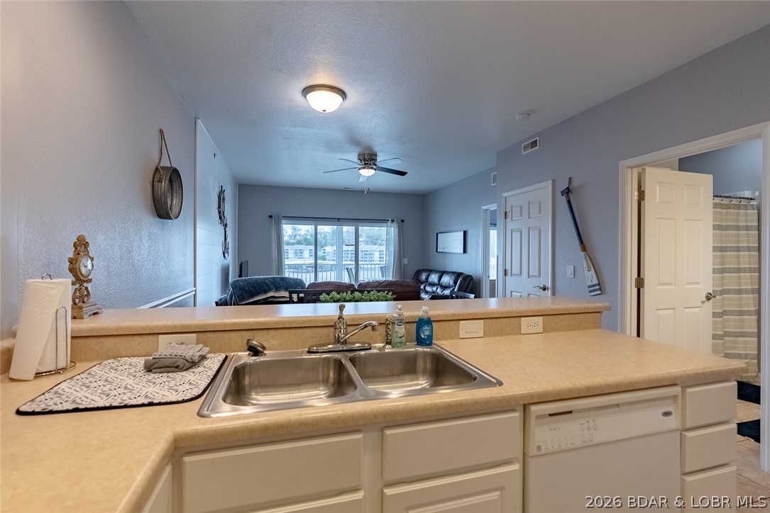 Robins at the Waters Edge Condominium - Residential