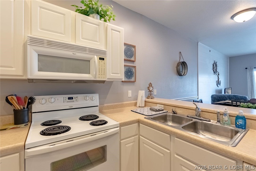 Robins at the Waters Edge Condominium - Residential