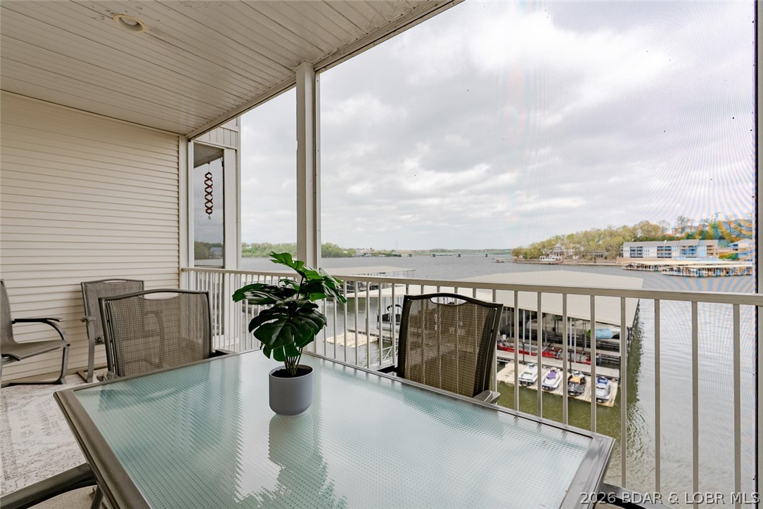 Robins at the Waters Edge Condominium - Residential