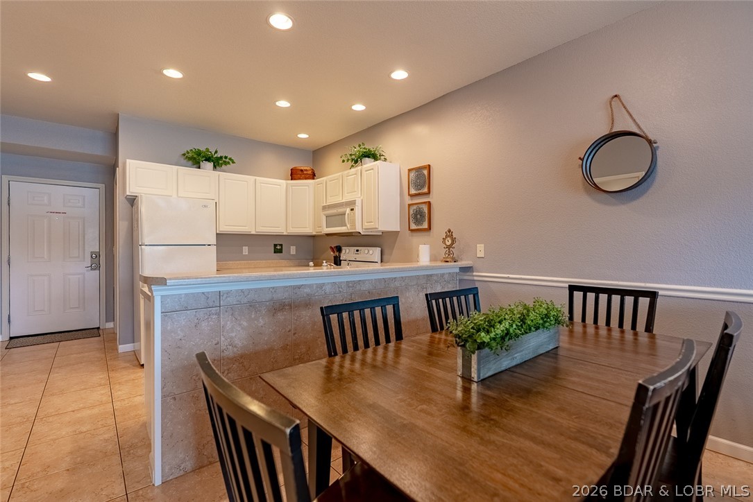 Robins at the Waters Edge Condominium - Residential