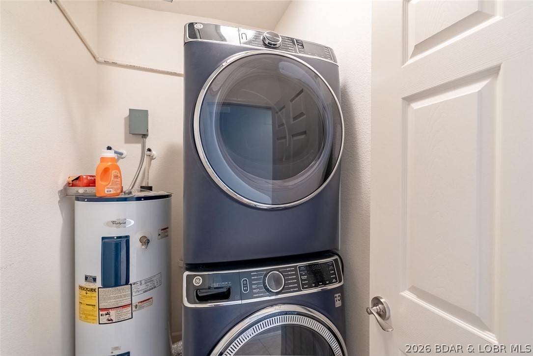 Robins at the Waters Edge Condominium - Residential