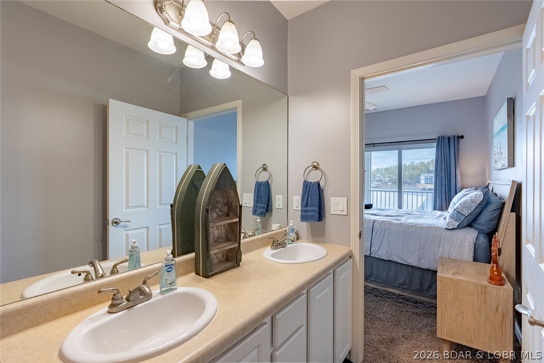 Robins at the Waters Edge Condominium - Residential