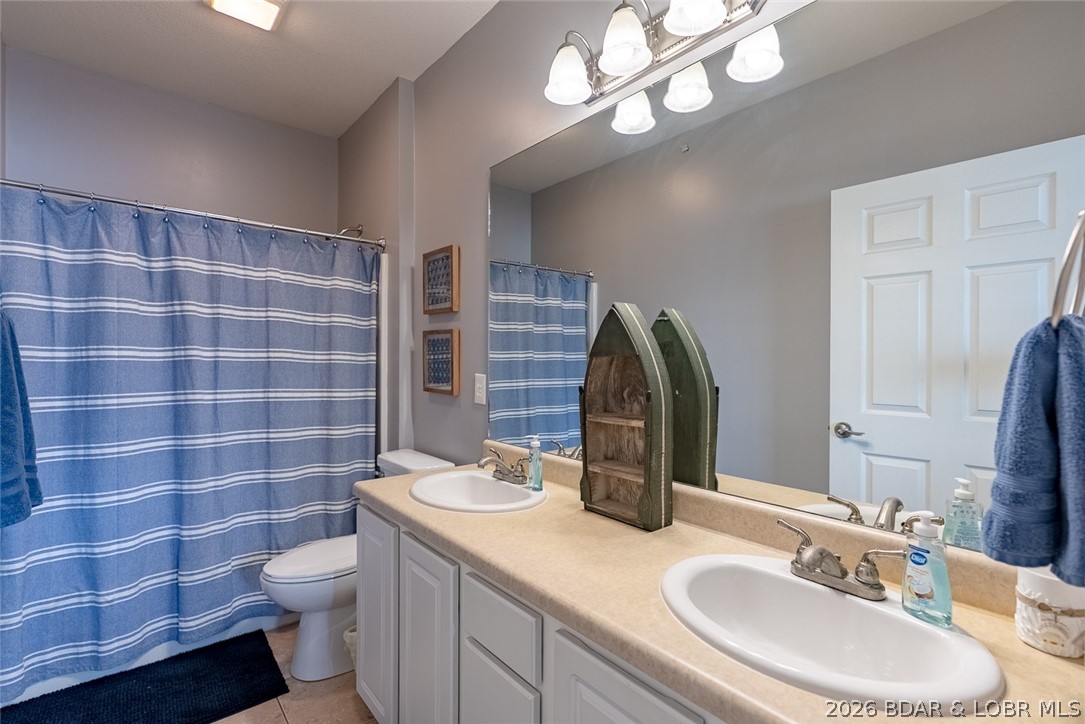 Robins at the Waters Edge Condominium - Residential