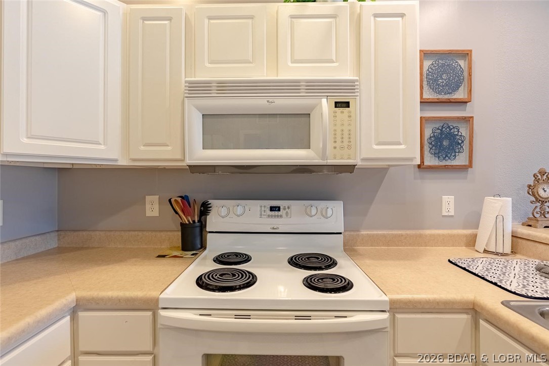 Robins at the Waters Edge Condominium - Residential