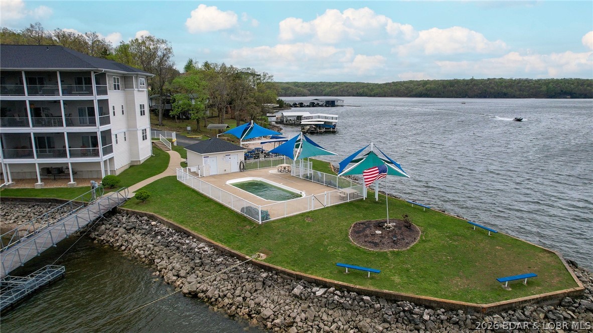 Robins at the Waters Edge Condominium - Residential