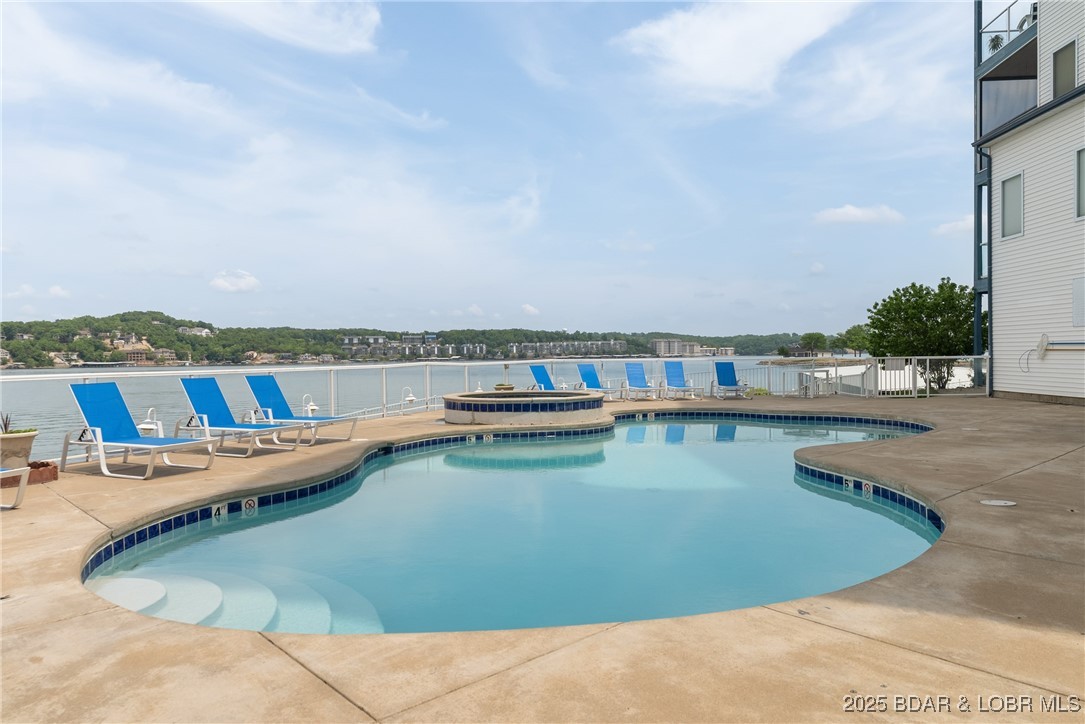 Lake Ozark, Missouri 65049, United States, 2 Bedrooms Bedrooms, ,2 BathroomsBathrooms,Residential,Active,96855