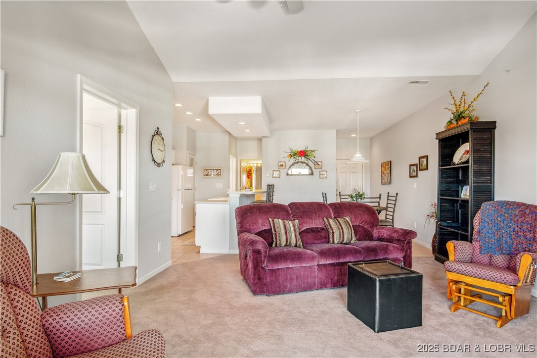 Lake Ozark, Missouri 65049, United States, 2 Bedrooms Bedrooms, ,2 BathroomsBathrooms,Residential,Active,96855