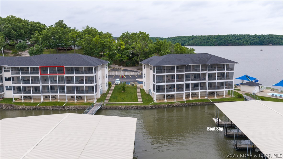 Robins at the Waters Edge Condominium - Residential