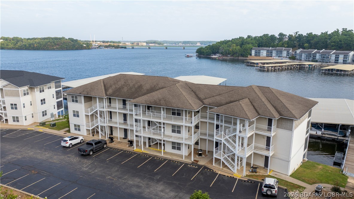 Robins at the Waters Edge Condominium - Residential