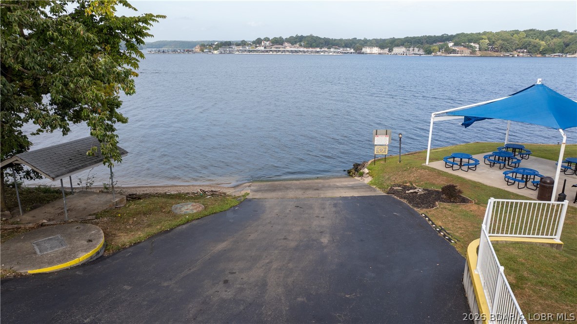 Robins at the Waters Edge Condominium - Residential