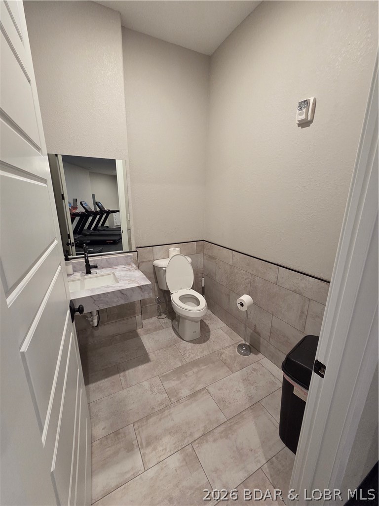 The Hamptons Condominium - Residential