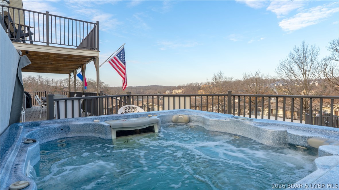 Jonathans Landing - Residential