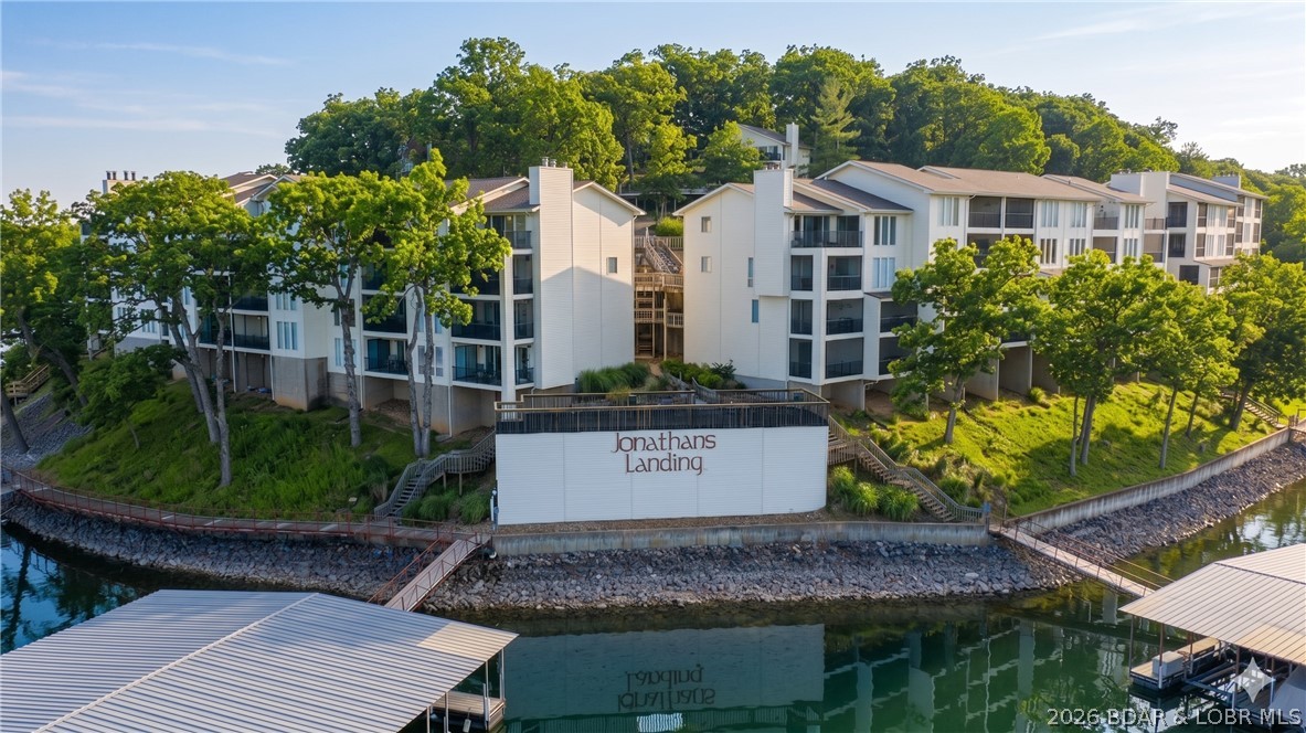 Jonathans Landing - Residential