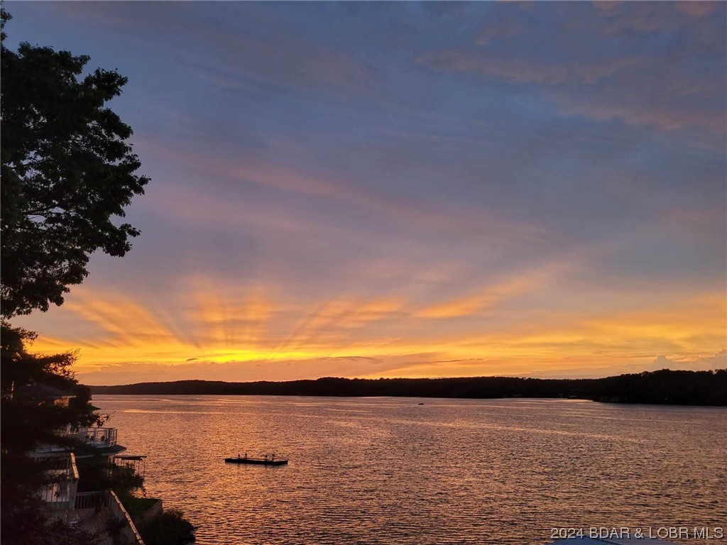 Osage Beach, Missouri 65065, United States, 4 Bedrooms Bedrooms, ,3 BathroomsBathrooms,Residential,Contingent,65292