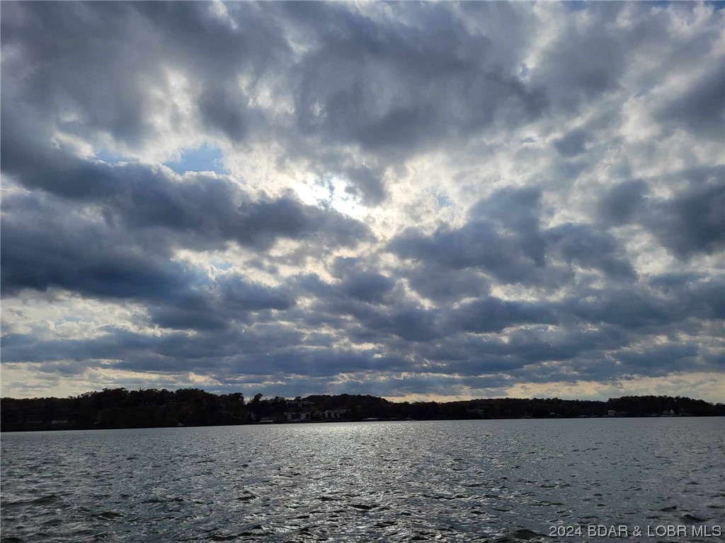 Osage Beach, Missouri 65065, United States, 4 Bedrooms Bedrooms, ,3 BathroomsBathrooms,Residential,Contingent,65292