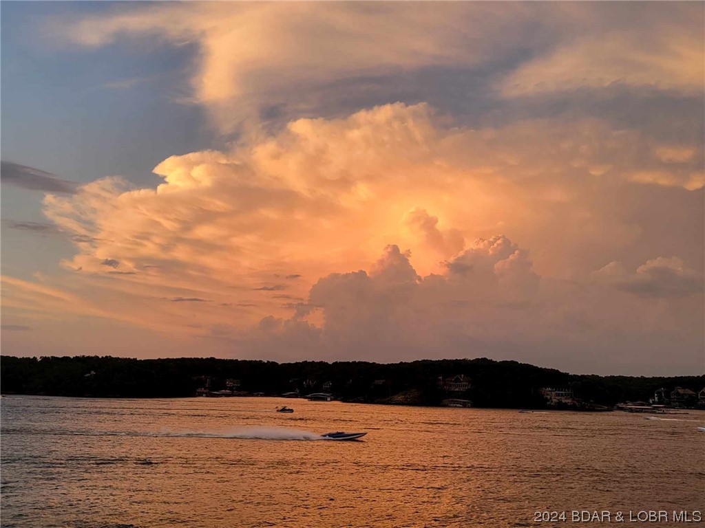 Osage Beach, Missouri 65065, United States, 4 Bedrooms Bedrooms, ,3 BathroomsBathrooms,Residential,Contingent,65292