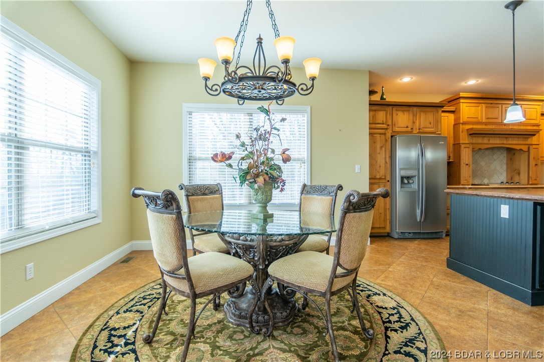 Four Seasons, Missouri 65049, United States, 4 Bedrooms Bedrooms, ,4 BathroomsBathrooms,Residential,Contingent,67412