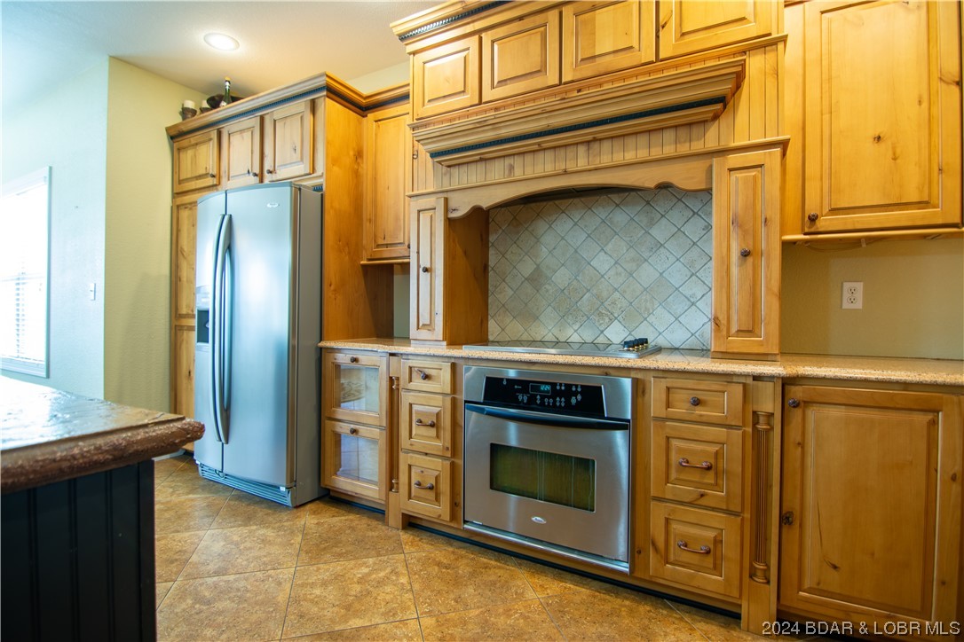 Four Seasons, Missouri 65049, United States, 4 Bedrooms Bedrooms, ,4 BathroomsBathrooms,Residential,Contingent,67412