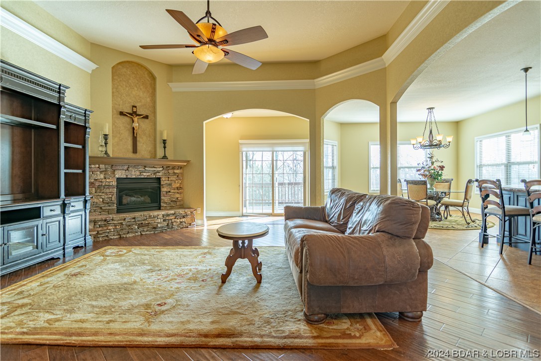 Four Seasons, Missouri 65049, United States, 4 Bedrooms Bedrooms, ,4 BathroomsBathrooms,Residential,Contingent,67412