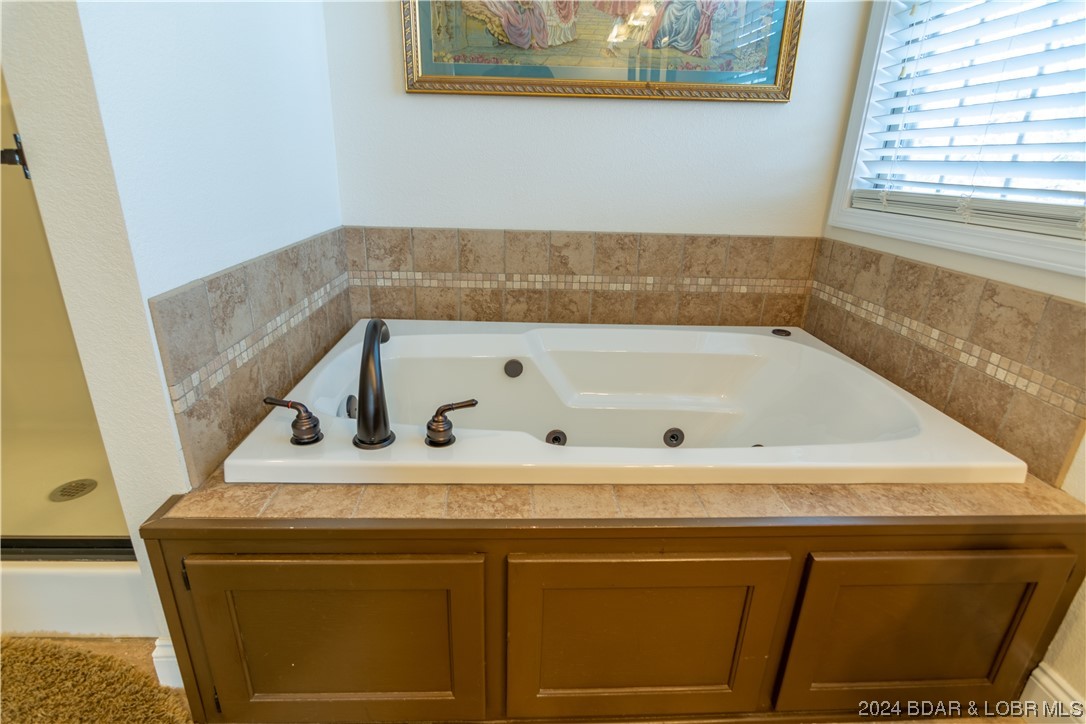 Four Seasons, Missouri 65049, United States, 4 Bedrooms Bedrooms, ,4 BathroomsBathrooms,Residential,Contingent,67412