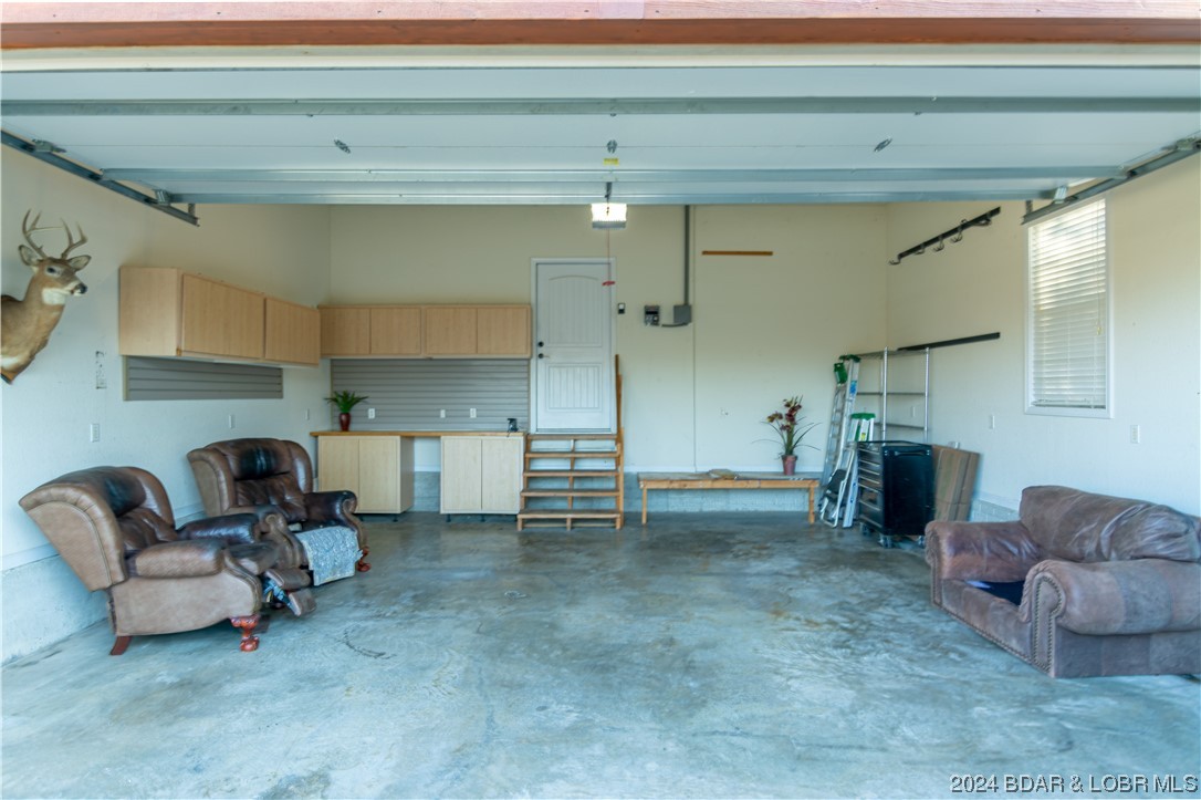 Four Seasons, Missouri 65049, United States, 4 Bedrooms Bedrooms, ,4 BathroomsBathrooms,Residential,Contingent,67412