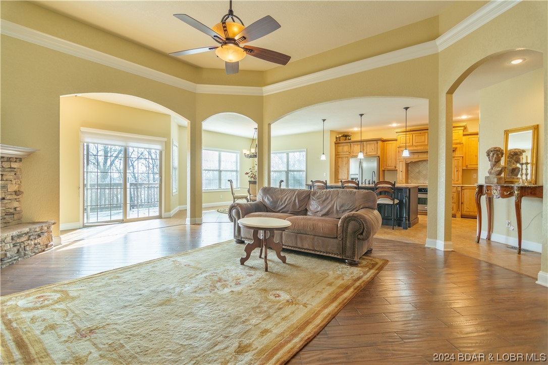 Four Seasons, Missouri 65049, United States, 4 Bedrooms Bedrooms, ,4 BathroomsBathrooms,Residential,Contingent,67412