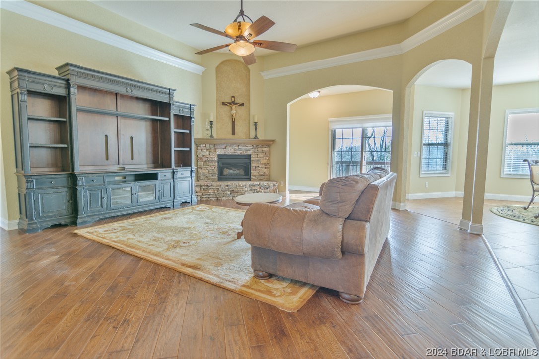 Four Seasons, Missouri 65049, United States, 4 Bedrooms Bedrooms, ,4 BathroomsBathrooms,Residential,Contingent,67412