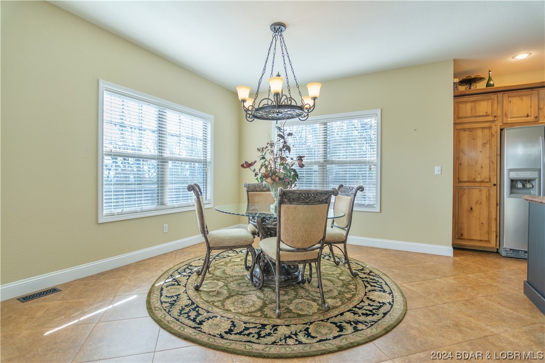 Four Seasons, Missouri 65049, United States, 4 Bedrooms Bedrooms, ,4 BathroomsBathrooms,Residential,Contingent,67412