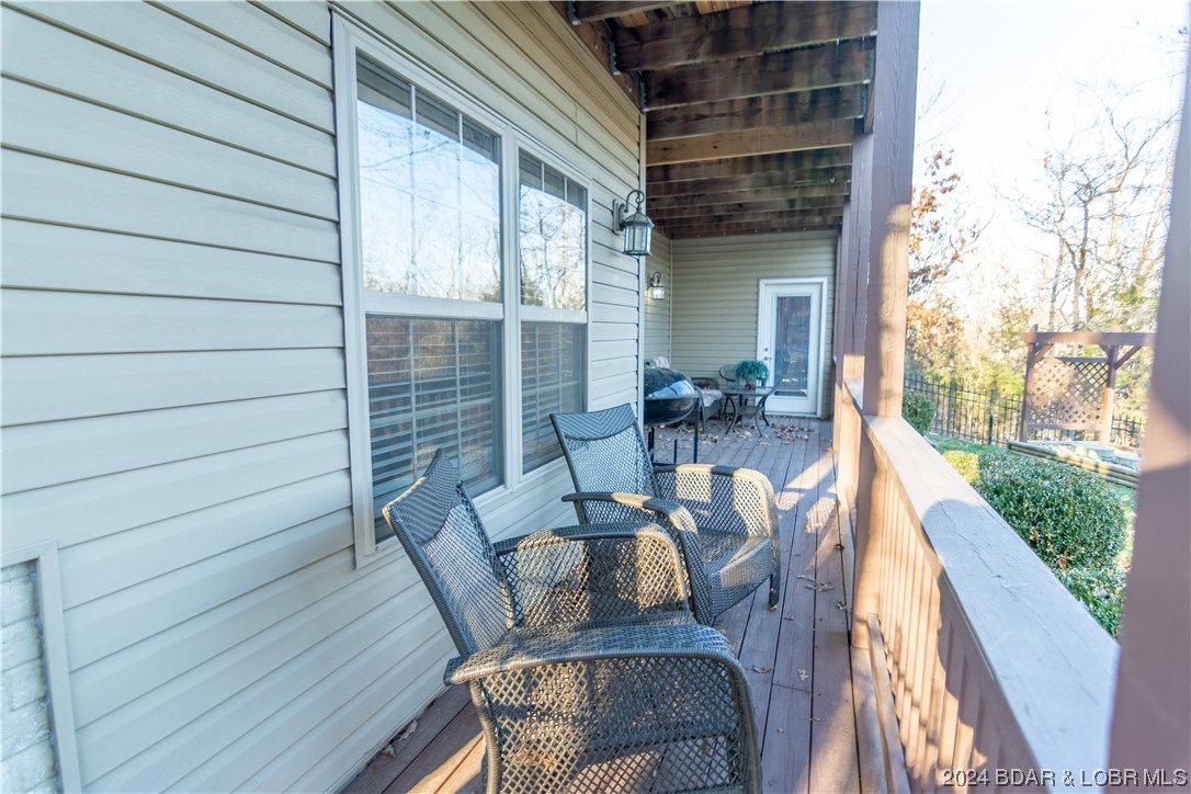 Four Seasons, Missouri 65049, United States, 4 Bedrooms Bedrooms, ,4 BathroomsBathrooms,Residential,Contingent,67412