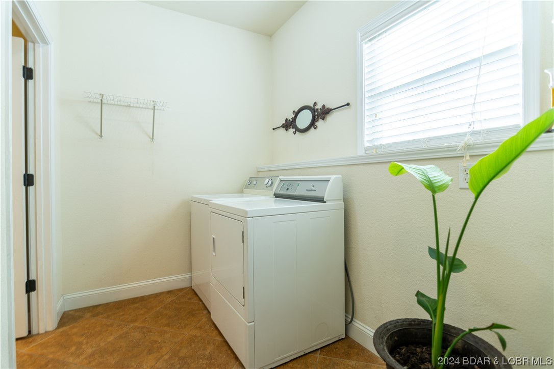 Four Seasons, Missouri 65049, United States, 4 Bedrooms Bedrooms, ,4 BathroomsBathrooms,Residential,Contingent,67412