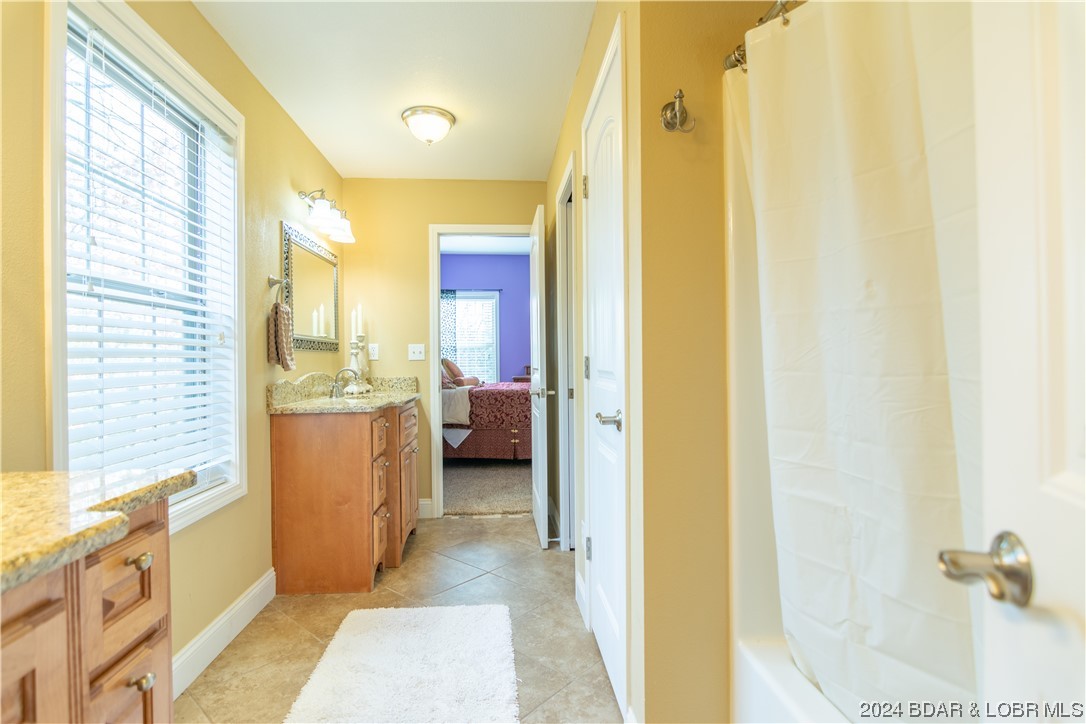 Four Seasons, Missouri 65049, United States, 4 Bedrooms Bedrooms, ,4 BathroomsBathrooms,Residential,Contingent,67412