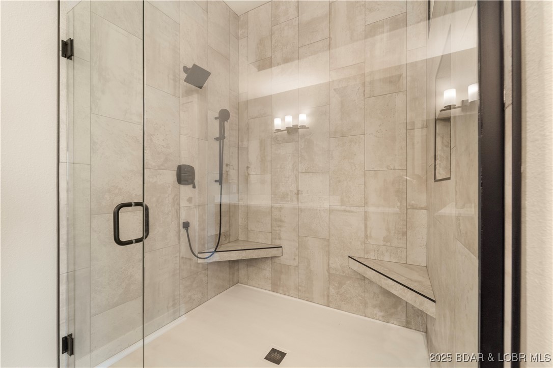 Osage Beach, Missouri 65065, United States, 4 Bedrooms Bedrooms, ,4 BathroomsBathrooms,Residential,Active,195952